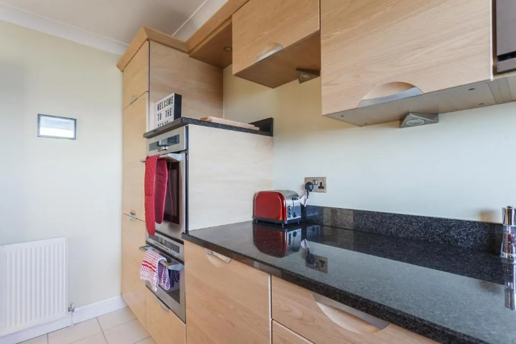 'Coastal Views' Apartment In Southbourne Bournemouth