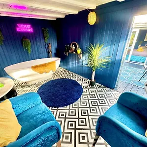 A Hidden Gem With Private Hot Tub And Garden - Netflix - Fast Wifi - Free Parking Bournemouth