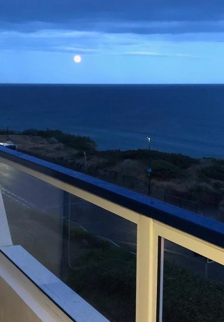 'Coastal Views' Apartment In Southbourne Bournemouth