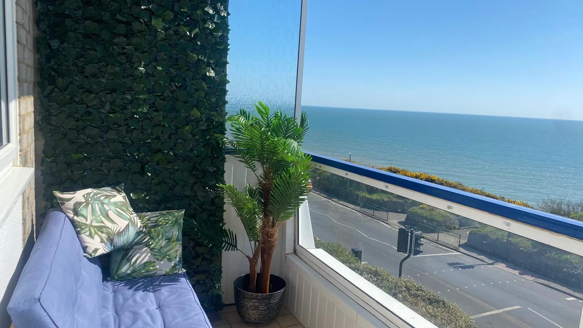 'Coastal Views' Apartment In Southbourne Bournemouth